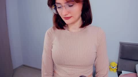 Kira online show from November 28, 4:48 am