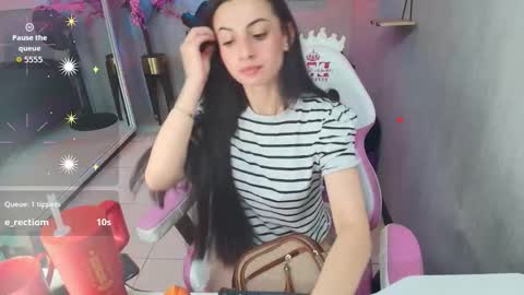 Ingrid online show from December 5, 8:43 pm