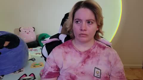 Faye online show from December 13, 8:25 pm