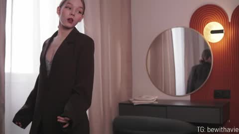 Avie online show from March 29, 1:32 pm