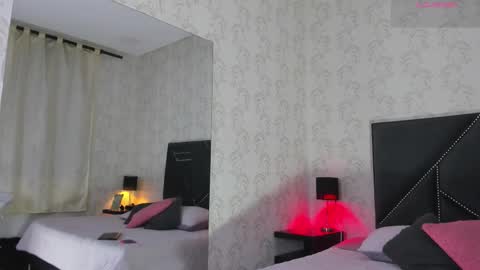 Queen Iris online show from March 23, 3:29 pm