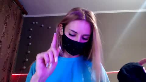 Lily online show from December 5, 8:32 pm