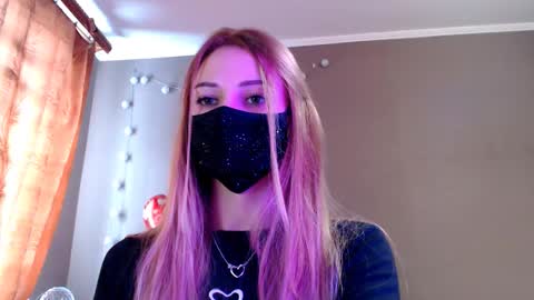 Lily online show from February 18, 1:21 pm