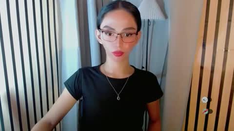 IRISH AND TRIXIE online show from March 19, 2:38 am