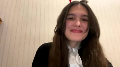 irisss31 online show from December 8, 5:01 pm