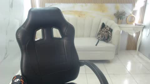 isabeau_s online show from June 13, 1:19 pm