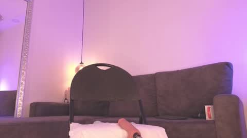 Isabela online show from December 22, 12:30 pm