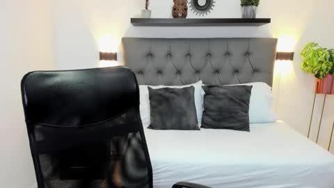 Isabel florez online show from January 17, 7:05 pm