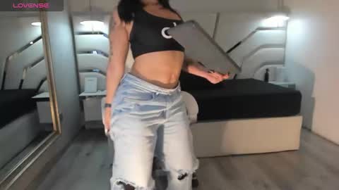 Isa  online show from November 28, 12:13 am