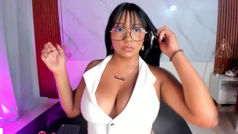 isabella zc online show from December 1, 7:49 pm