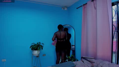    v online show from March 25, 10:45 pm