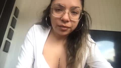 isabellaelizabeth online show from February 28, 4:39 pm