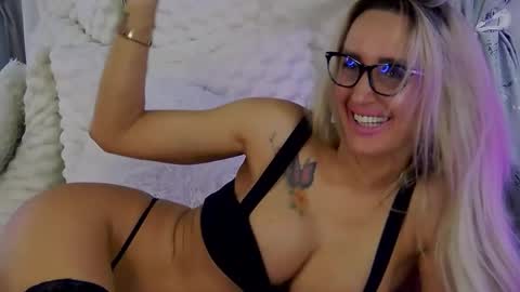 IsabelleEthan online show from January 11, 3:00 am