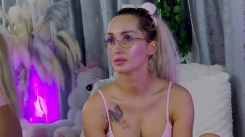 IsabelleEthan online show from January 17, 2:41 am