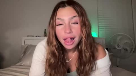 isabellekinsley online show from January 15, 3:00 am