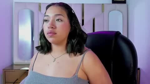 isabellrodriguez18 online show from March 22, 8:20 am