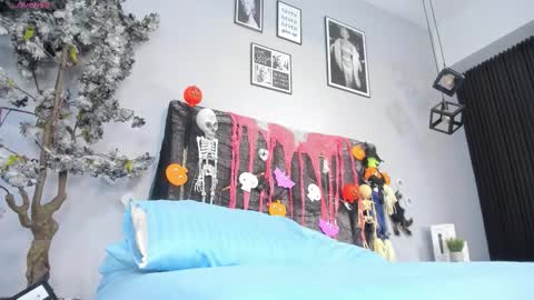 Isabellsmmith online show from October 18, 10:00 pm