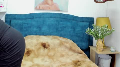 Isabel online show from May 2, 7:39 pm