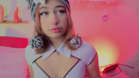 Isisjones18 online show from October 18, 9:23 am