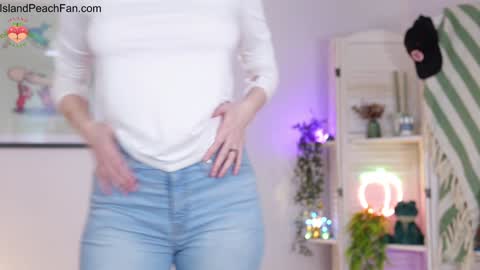 Lou  Peaches online show from March 21, 3:17 pm