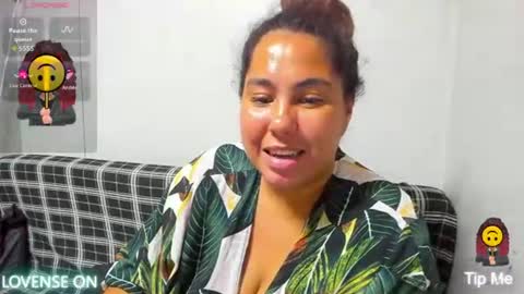 Isobel Adams   online show from July 10, 11:04 pm