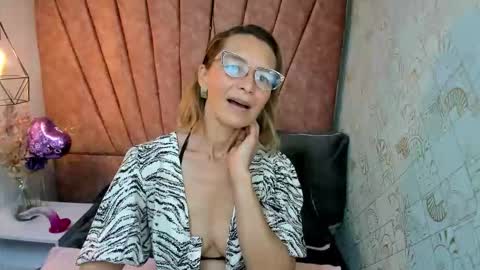 ISSA MILF online show from November 4, 2:44 pm