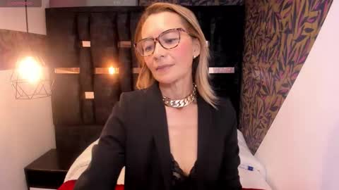 ISSA MILF online show from December 20, 2:32 pm