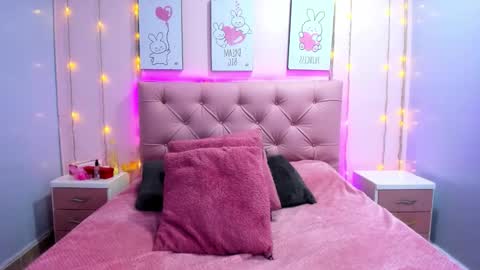 Issa  online show from February 5, 3:20 am