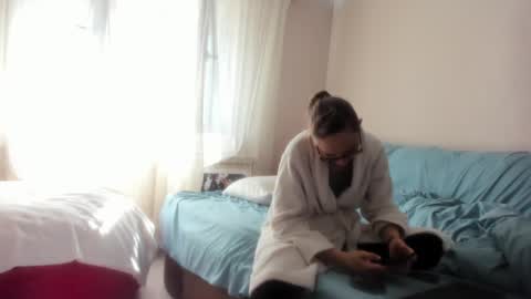 Issabelle online show from March 6, 8:41 am