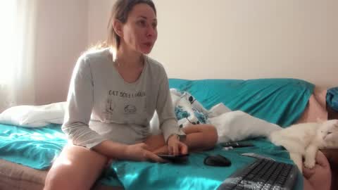 Issabelle online show from March 10, 7:01 am