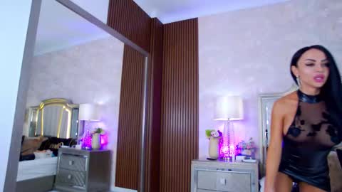 Issadorra online show from September 11, 5:52 am