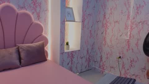 IssaSkinny online show from January 17, 11:29 am