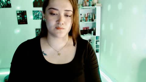 Yiz online show from December 8, 4:57 am