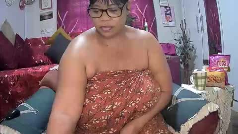 itumeleng74 online show from October 6, 5:13 am