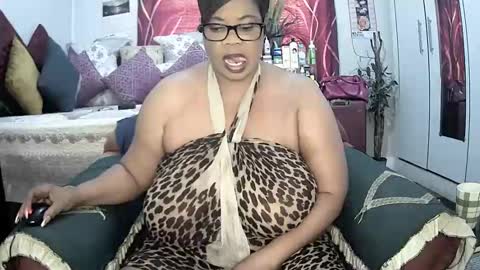 itumeleng74 online show from February 19, 8:33 am