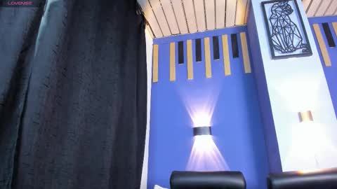 Itzel  online show from February 14, 1:46 pm