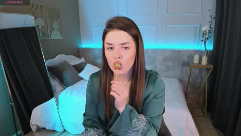 Iva online show from November 12, 9:13 pm