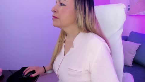 Ivonne online show from April 8, 1:35 pm