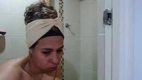 ivonne_collins33 online show from September 16, 10:51 pm