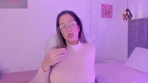 N A T H A L Y   online show from January 7, 3:54 am