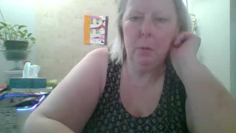 ivyjane3522 online show from April 25, 1:41 pm