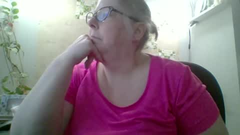 ivyjane3522 online show from June 15, 5:35 pm