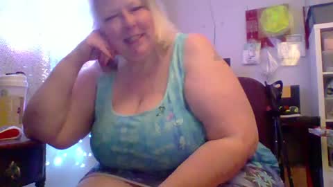 ivyjane3522 online show from July 1, 11:37 pm