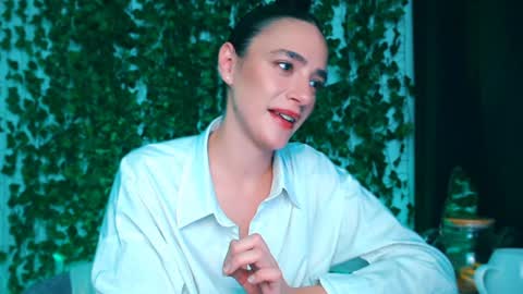 Miss Ivy online show from December 8, 8:58 pm