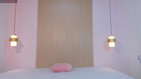 izelevans online show from January 7, 5:49 pm