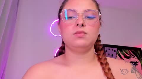 hot izys online show from March 9, 10:30 pm