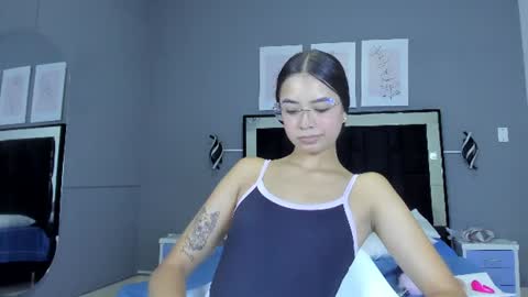jade_lovv online show from June 27, 7:09 pm