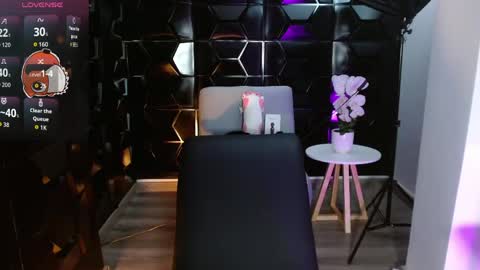 JADE online show from April 13, 9:48 pm