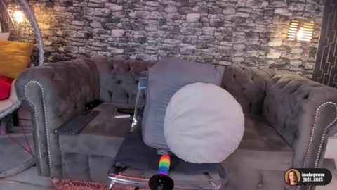 jade swet online show from November 19, 9:53 am