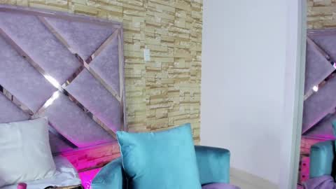 jade white  online show from September 18, 12:58 pm